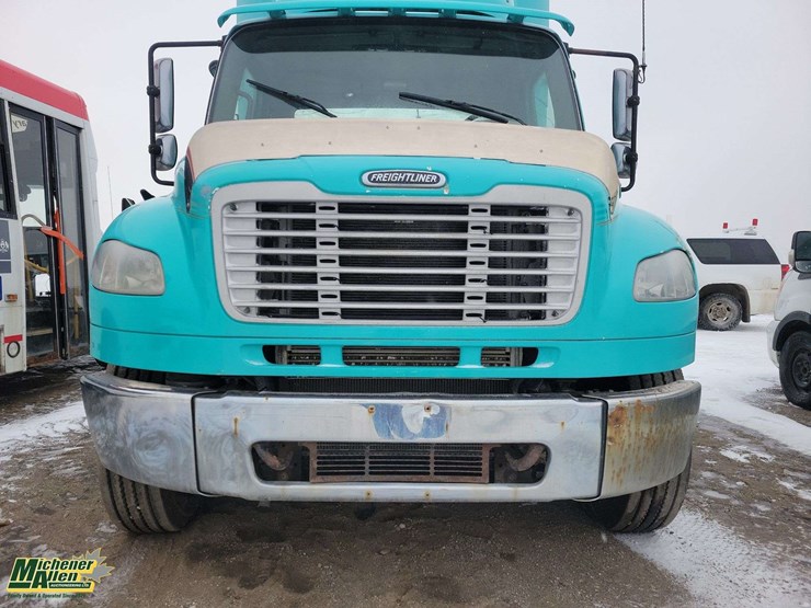 2008-freightliner-m2-106-image-28