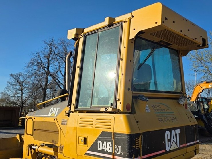 2005-caterpillar-d4g-xl-image-25