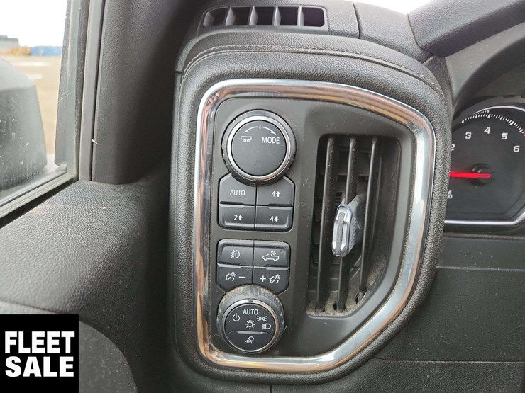 2021-chevrolet-silverado-2500hd-image-11