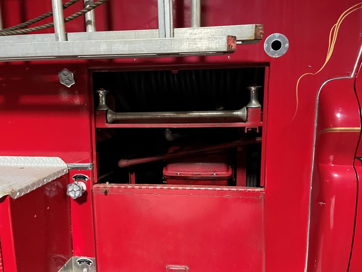 #210-•-1964-chevy-80-(howe)-fire-truck-(no-brakes)-(no-title)-(wakefield,-mi)-image-10