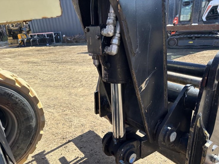 2017-jlg-g5-18a-image-14