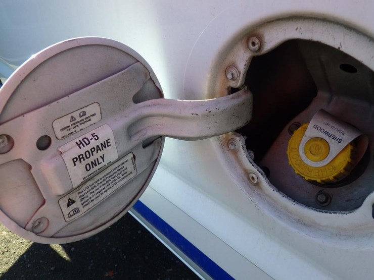 2011-ford-cargo-image-13