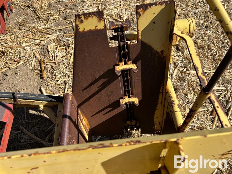 new-holland-1033-image-15