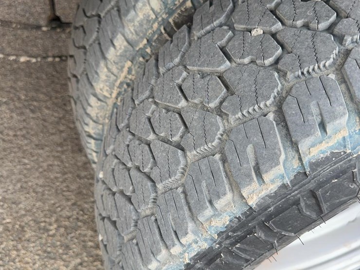 2021-ford-f350-xl-image-13