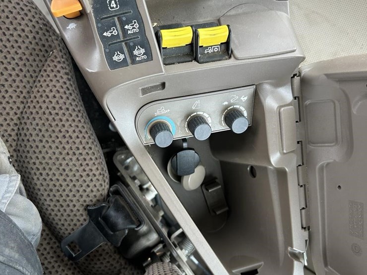 2014-john-deere-8320r-image-62