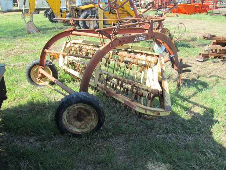 new-holland-256-image-3