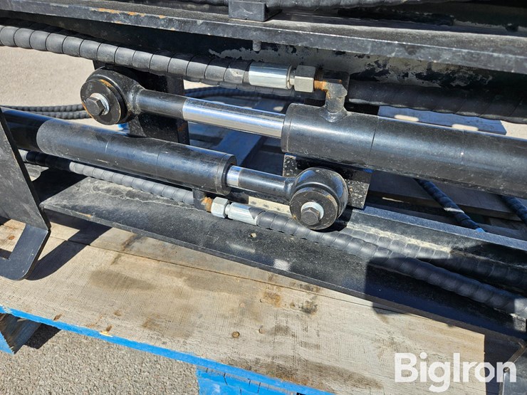 2025-massey-ferguson-730-image-10