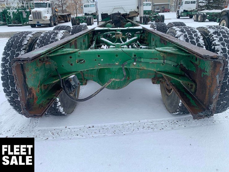 2001-freightliner-fl106-image-10