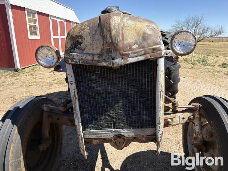 1950-ford-8n-image-9