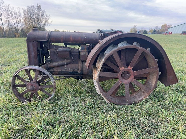 1924-fordson-tractor-image-2