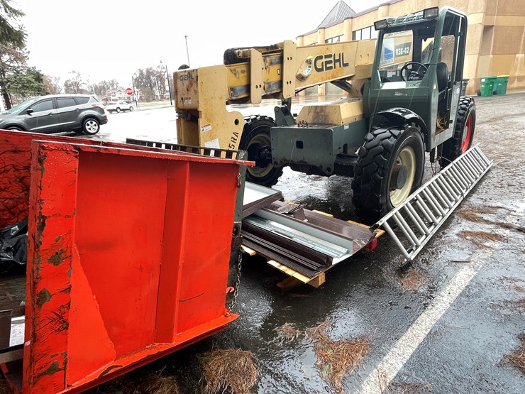 #2544-•-gehl-r56-xr42-telehandler-(columbia-heights,-mn)-image-2