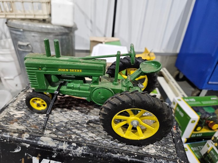 #988-•-john-deere-model-a-1/16-die-cast-toy-tractor-image-2
