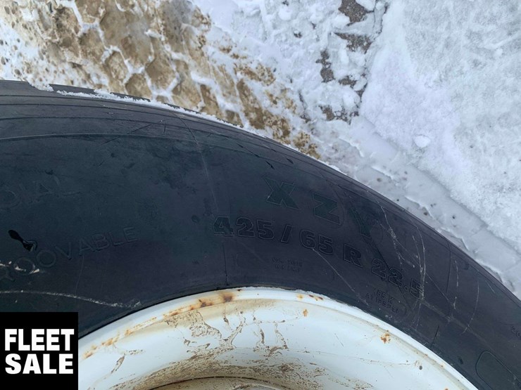 2001-freightliner-fl106-image-4