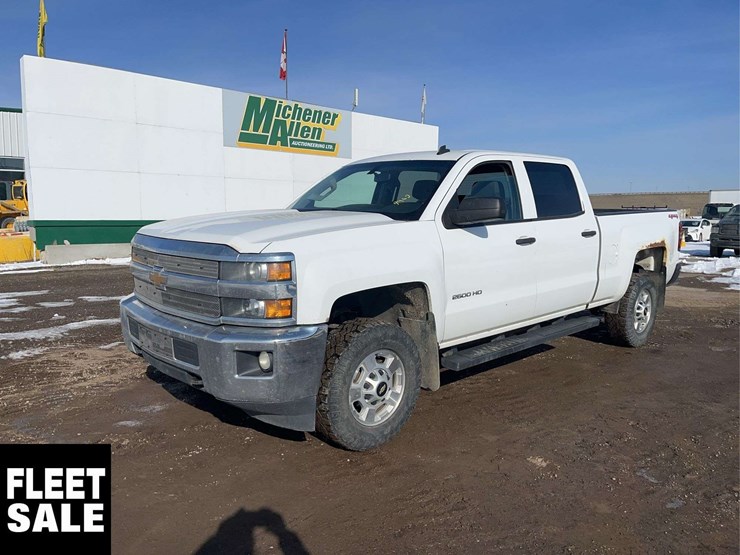 2015-chevrolet-silverado-2500hd-image-1