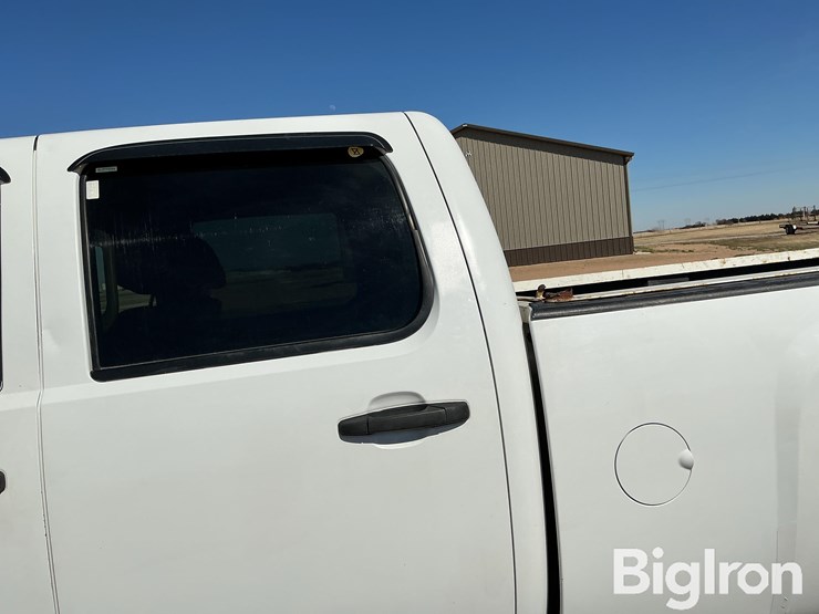 2012-chevrolet-3500-image-19