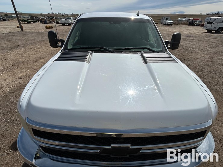 2011-chevrolet-silverado-2500-lt-image-12
