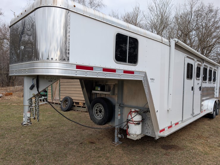 #282-•-2015-featherlite-29'-aluminum-gooseneck-horse-trailer-(wi-title)-(ridgeland,-wi)-image-2