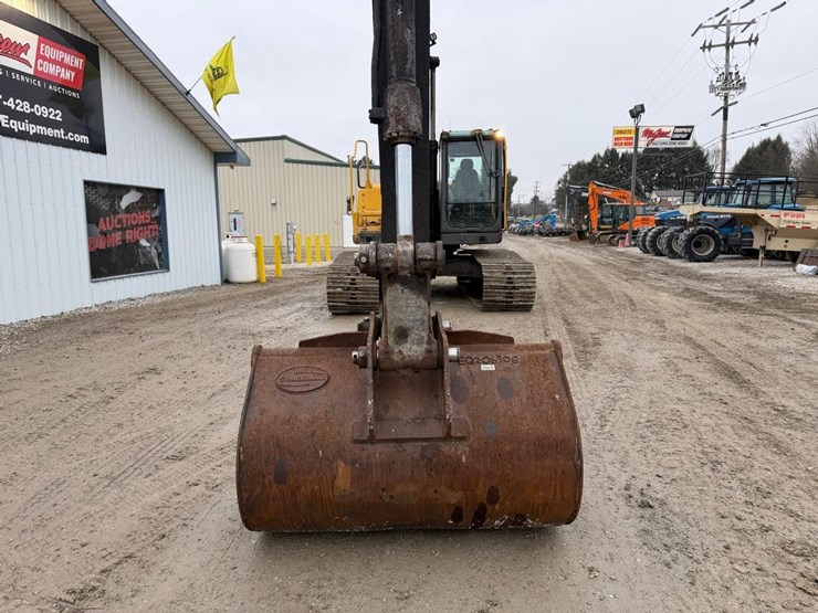 2015-volvo-ec220dlr-image-8