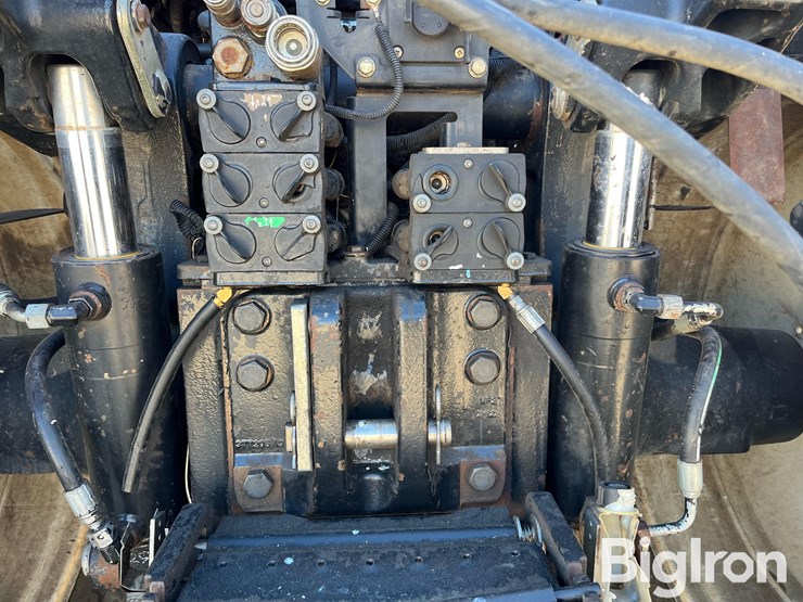 2014-new-holland-t8.275-image-18