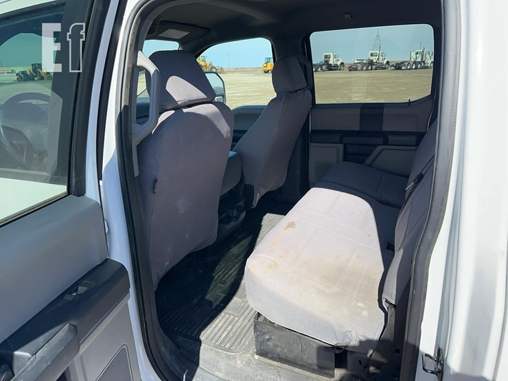 2021-ford-f350-xl-image-7