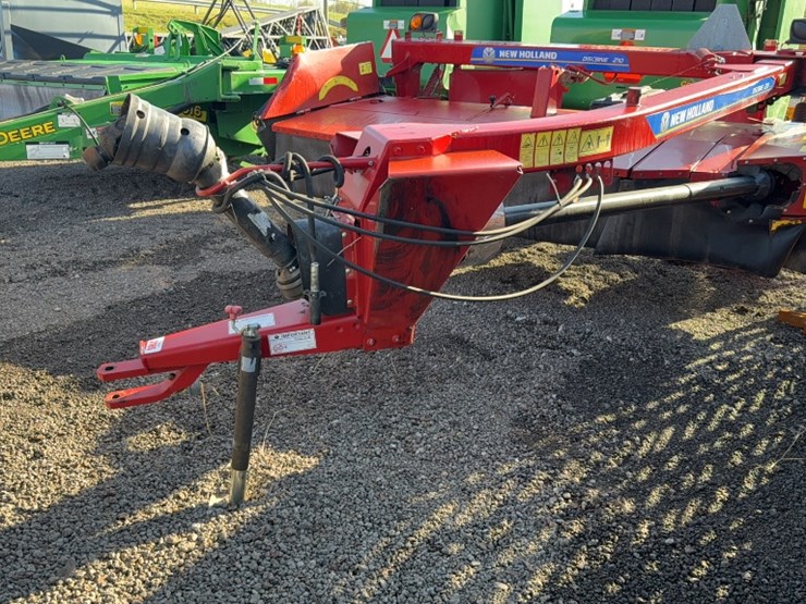 2019-new-holland-210-image-3