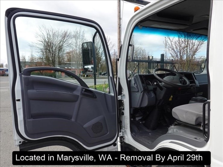 2017-isuzu-nqr-image-15