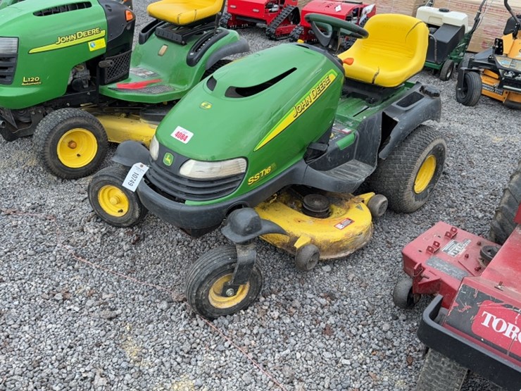 #4084-•-john-deere-ss116-riding-mower-image-1