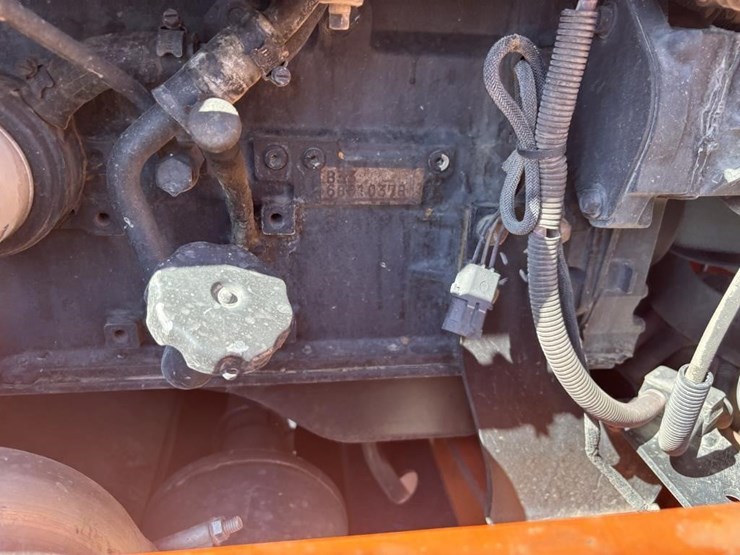 2014-jlg-8042-image-56