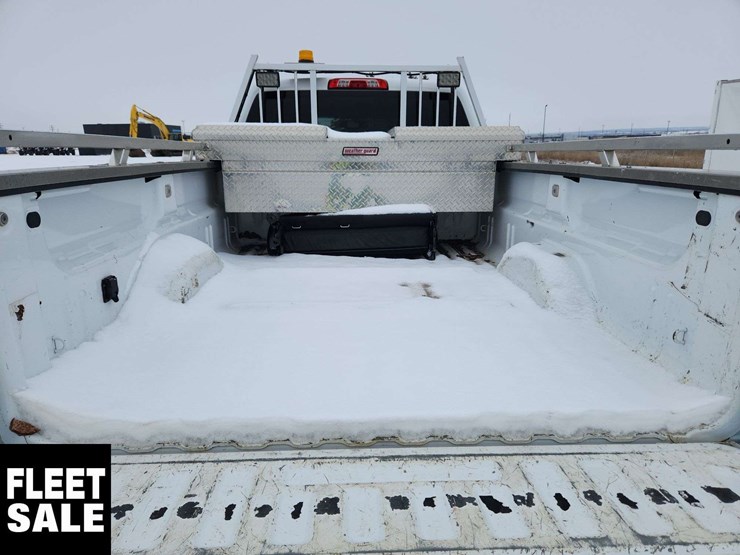 2016-chevrolet-silverado-3500hd-image-21