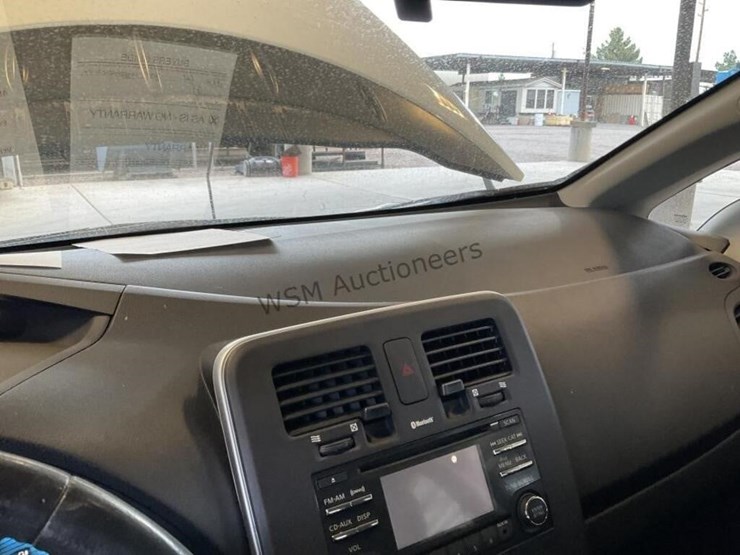 2015-nissan-leaf-s-hatchback-image-19