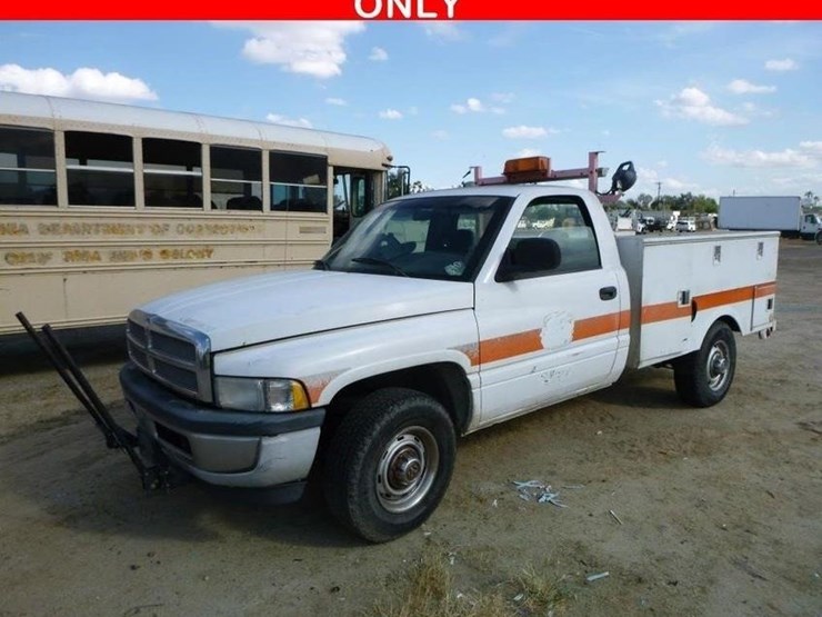 2002-dodge-ram-2500-image-1