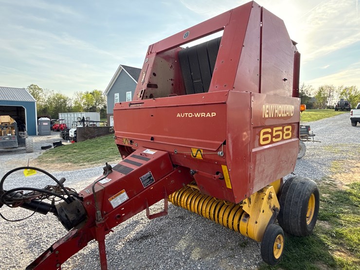 new-holland-658-image-1
