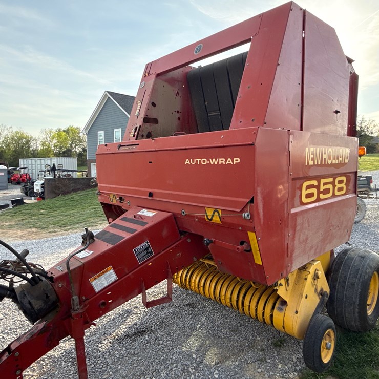 NEW HOLLAND 658