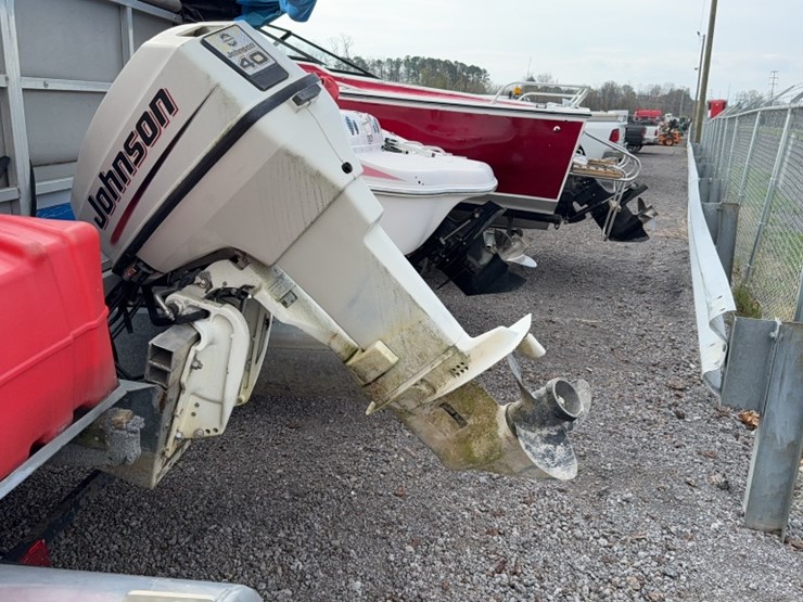 #4007-•-1990-sylvan-20'-pontoon-boat-image-9