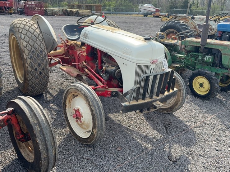 ford-tractor-image-3
