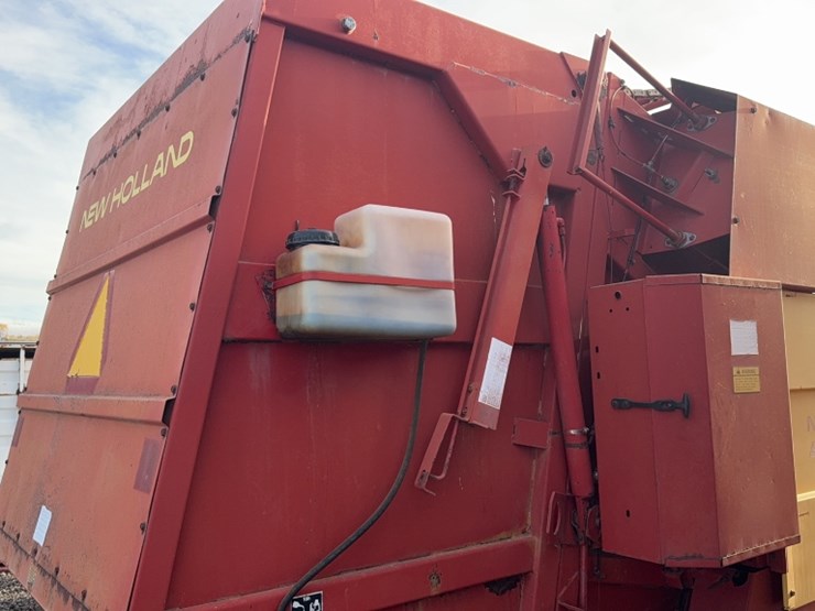 new-holland-853-image-6