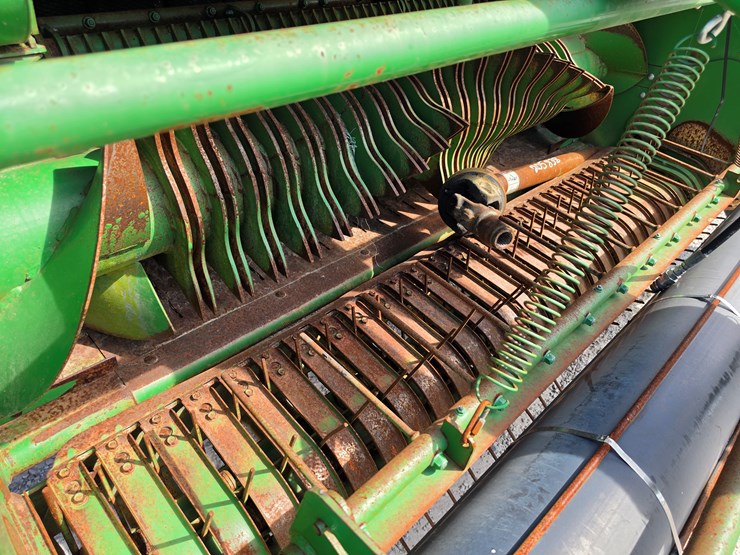 2019-john-deere-560m-image-12