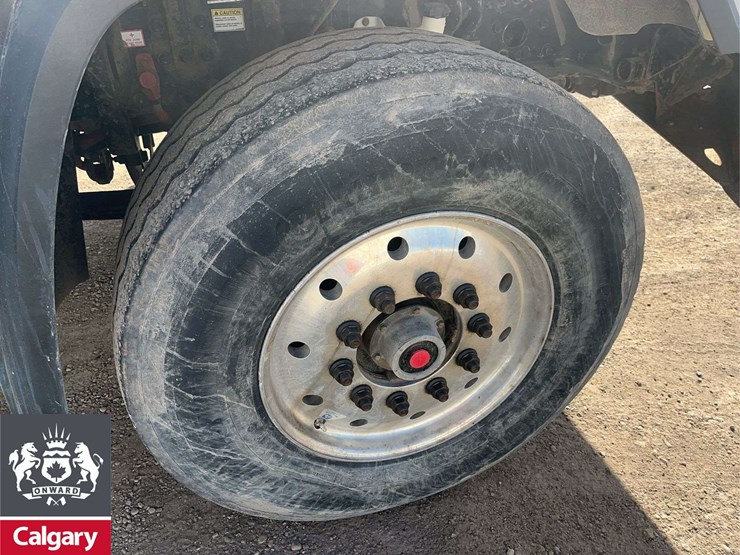 2016-freightliner-114sd-image-13