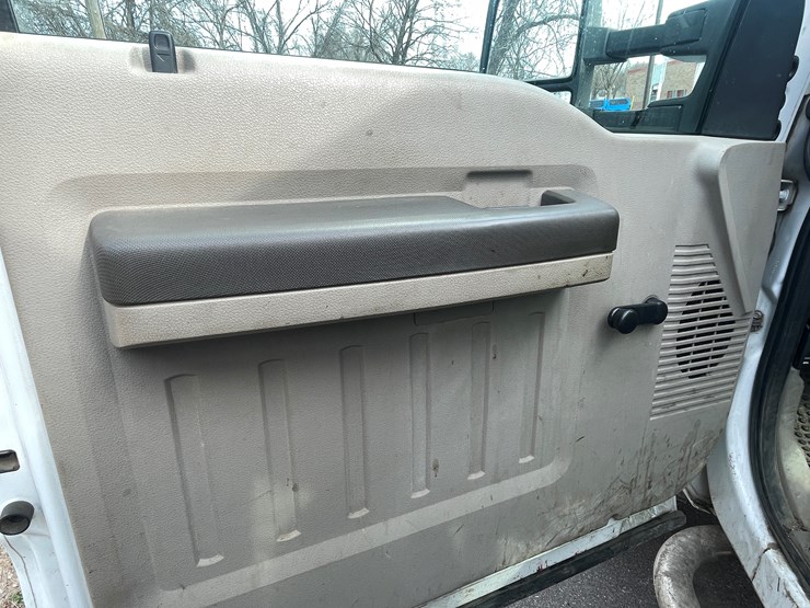 2009-ford-f550-image-38