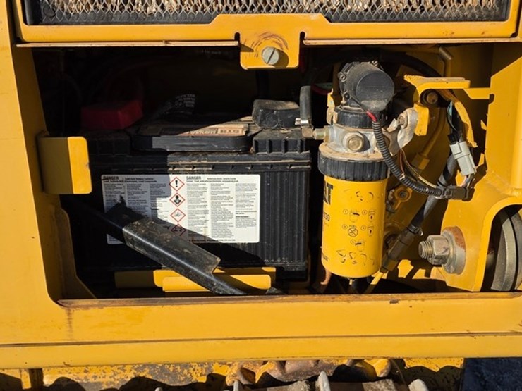 2005-caterpillar-d4g-xl-image-57