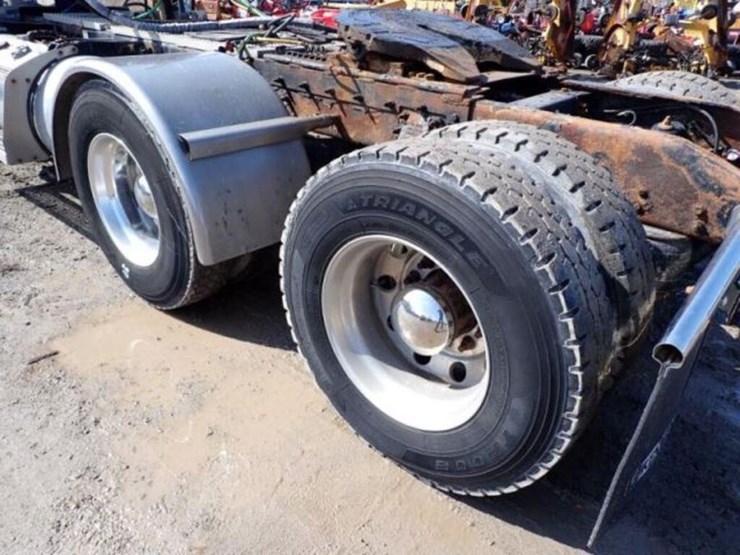 2014-peterbilt-389-image-51