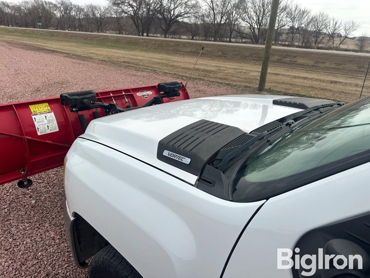 2010-chevrolet-3500-image-19