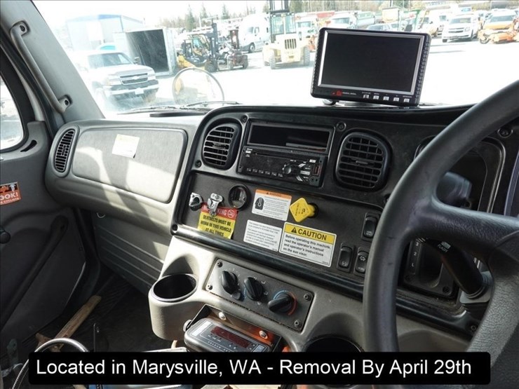 2020-freightliner-m2-106-image-15