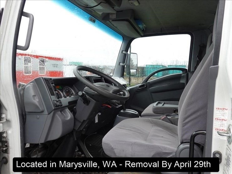 2017-isuzu-nqr-image-2