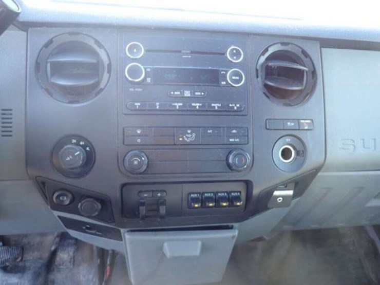 2016-ford-f350-xlt-image-16