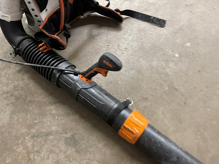 #2523-•-stihl-backpack-leaf-blower-(columbia-heights,-mn)-image-8