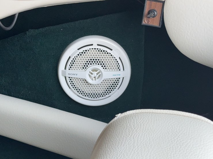 #4004-•-1999-sea-ray-190-19'-runabout-boat-image-14