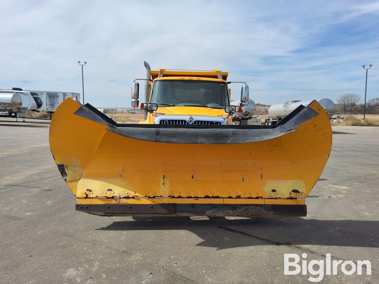 2006-international-7400-image-2