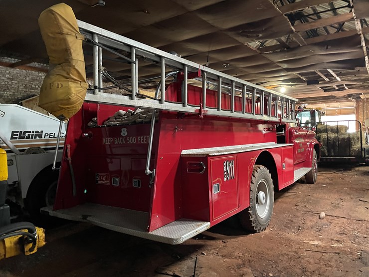 #210-•-1964-chevy-80-(howe)-fire-truck-(no-brakes)-(no-title)-(wakefield,-mi)-image-4