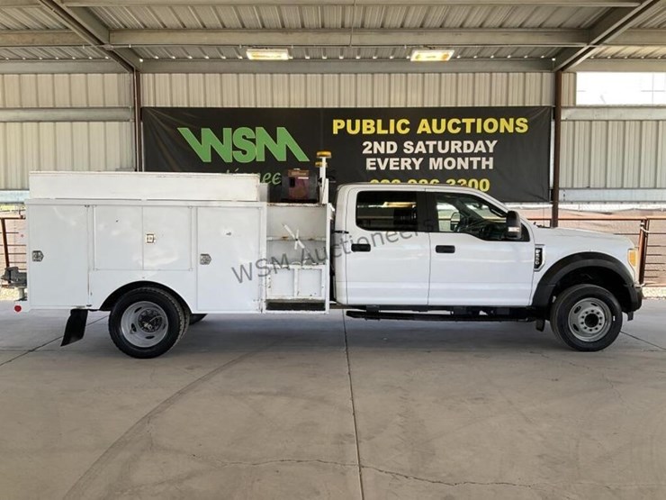 2017-ford-f550-image-1